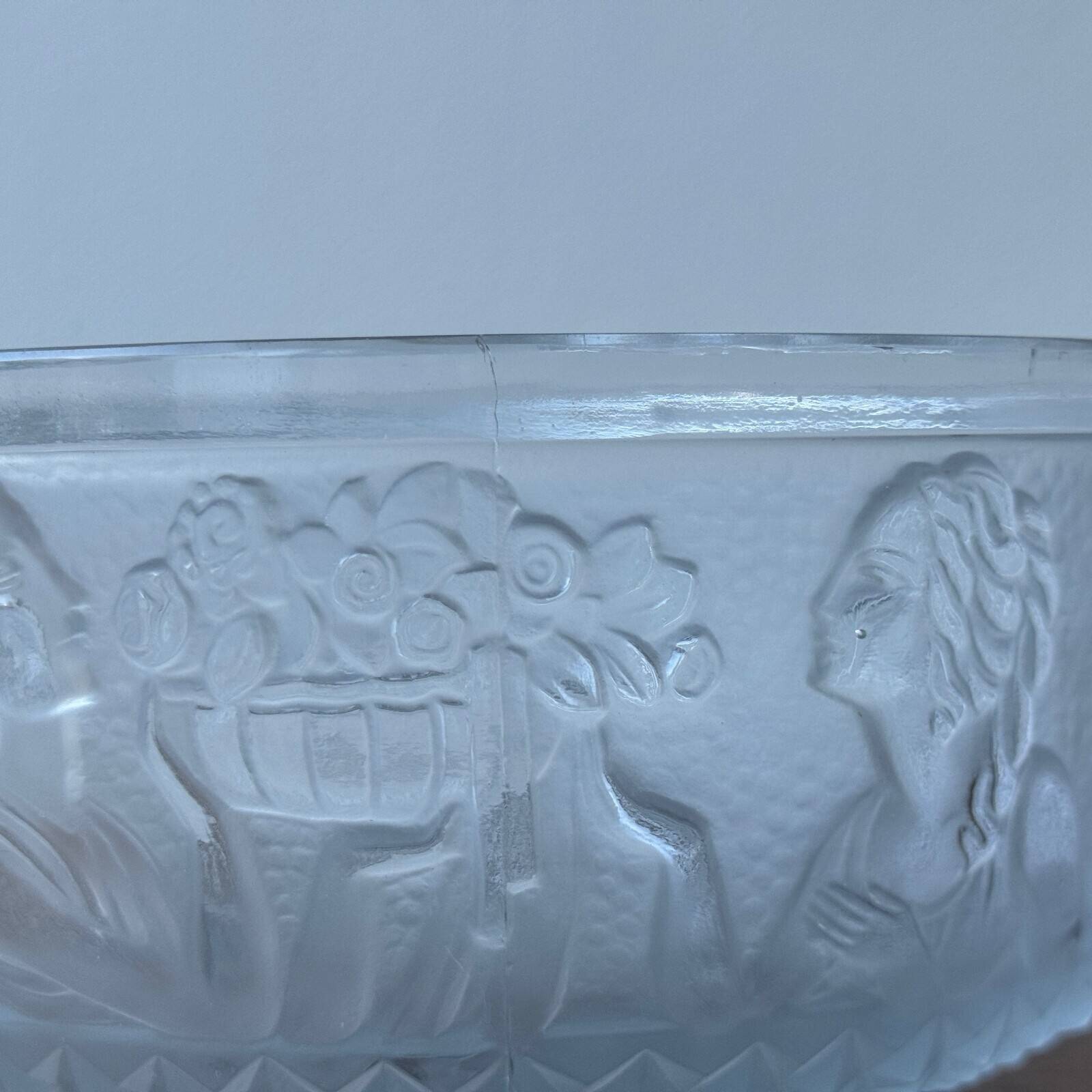 Art Deco bowl, 1930, in pressed molded glass, decorated with a woman and fruit