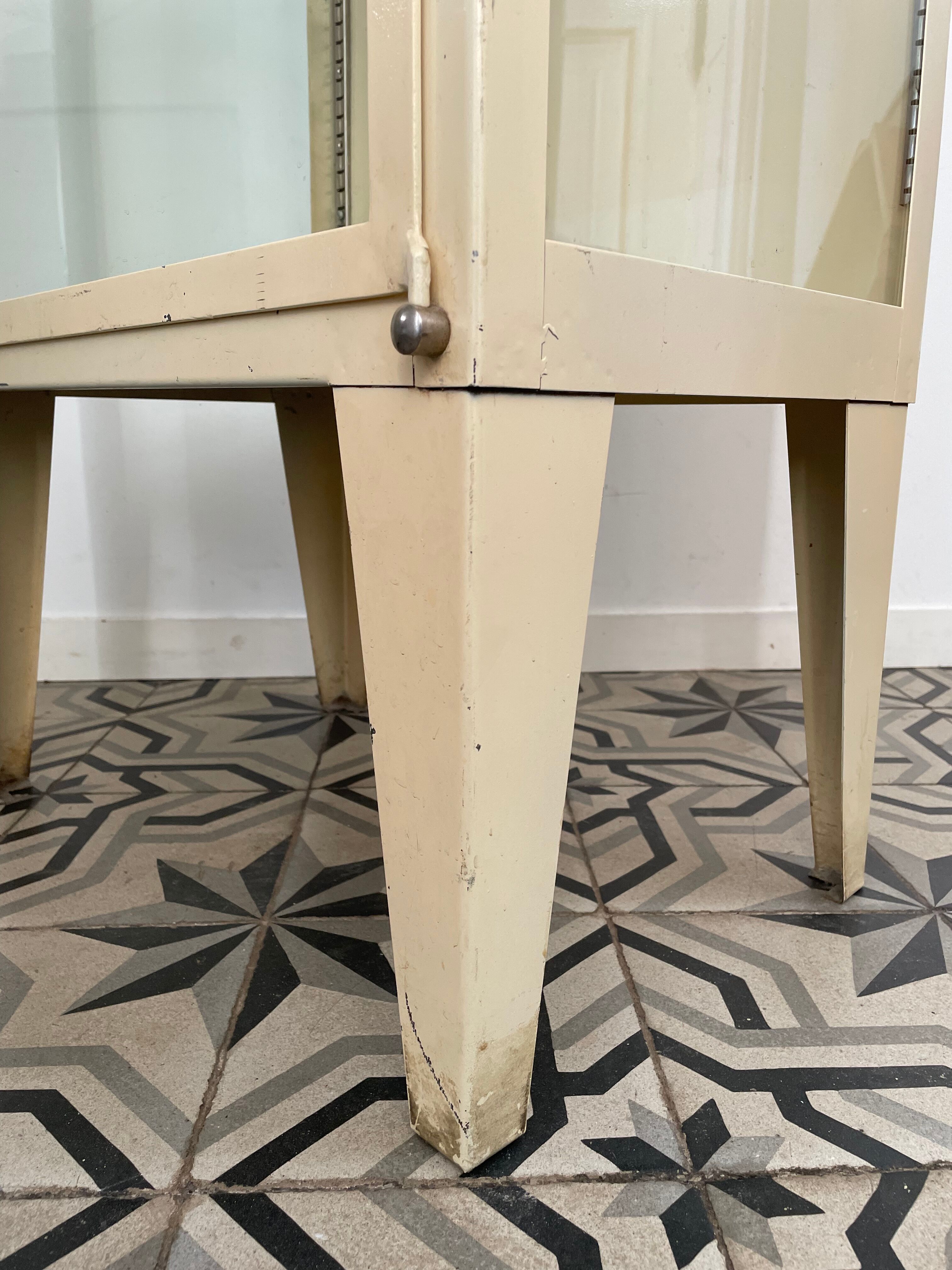 Former medical office showcase, circa 1950