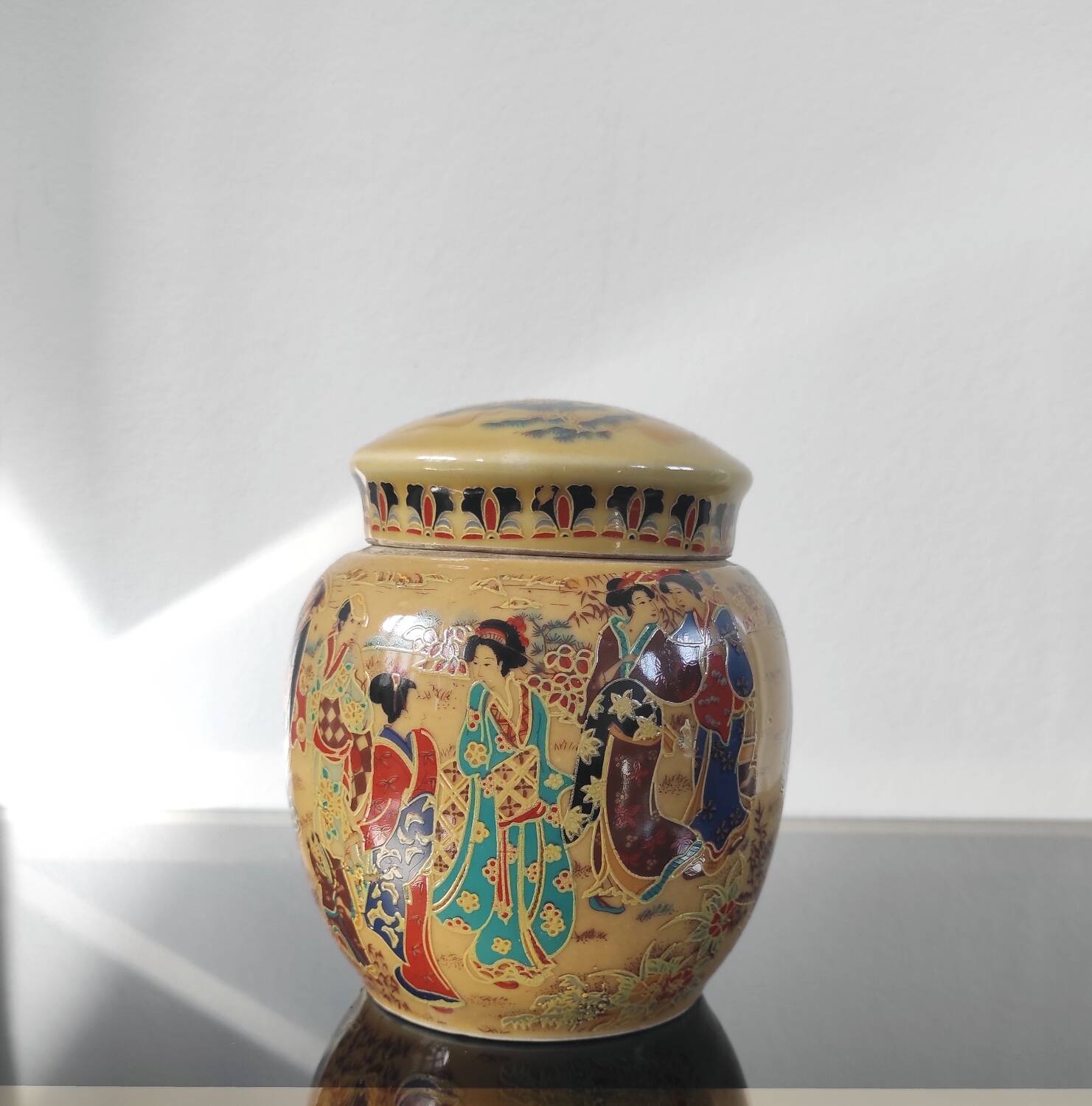 Ancien pot à gingembre style Satsuma • Décor Geishas & Dorures