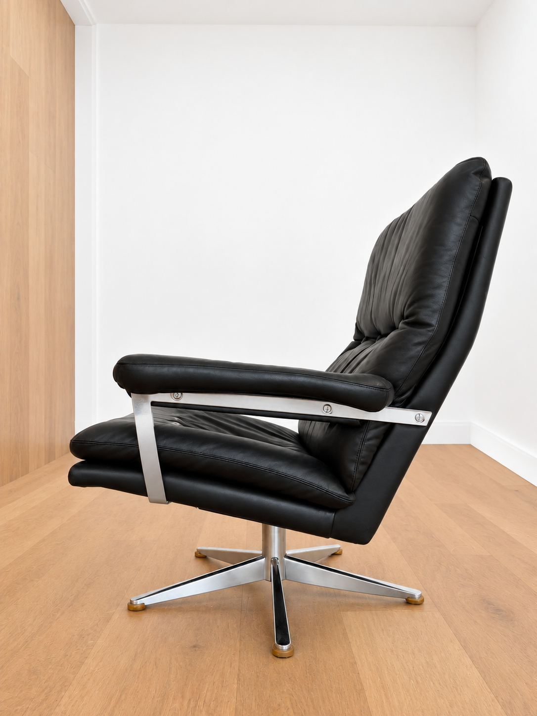 Vintage Danish mid-century Werner Langenfeld leather lounge chair 1970s