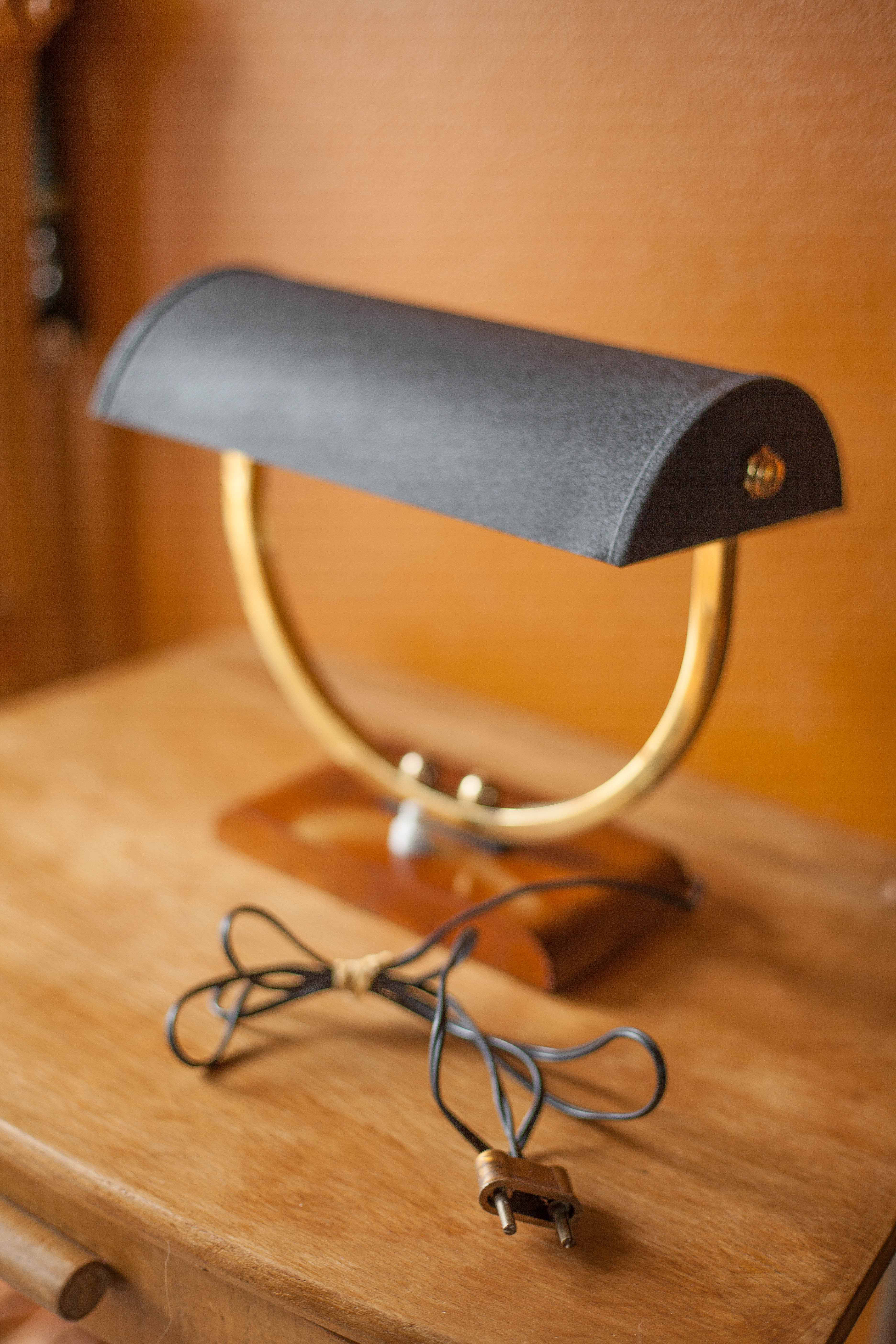 Notary desk lamp