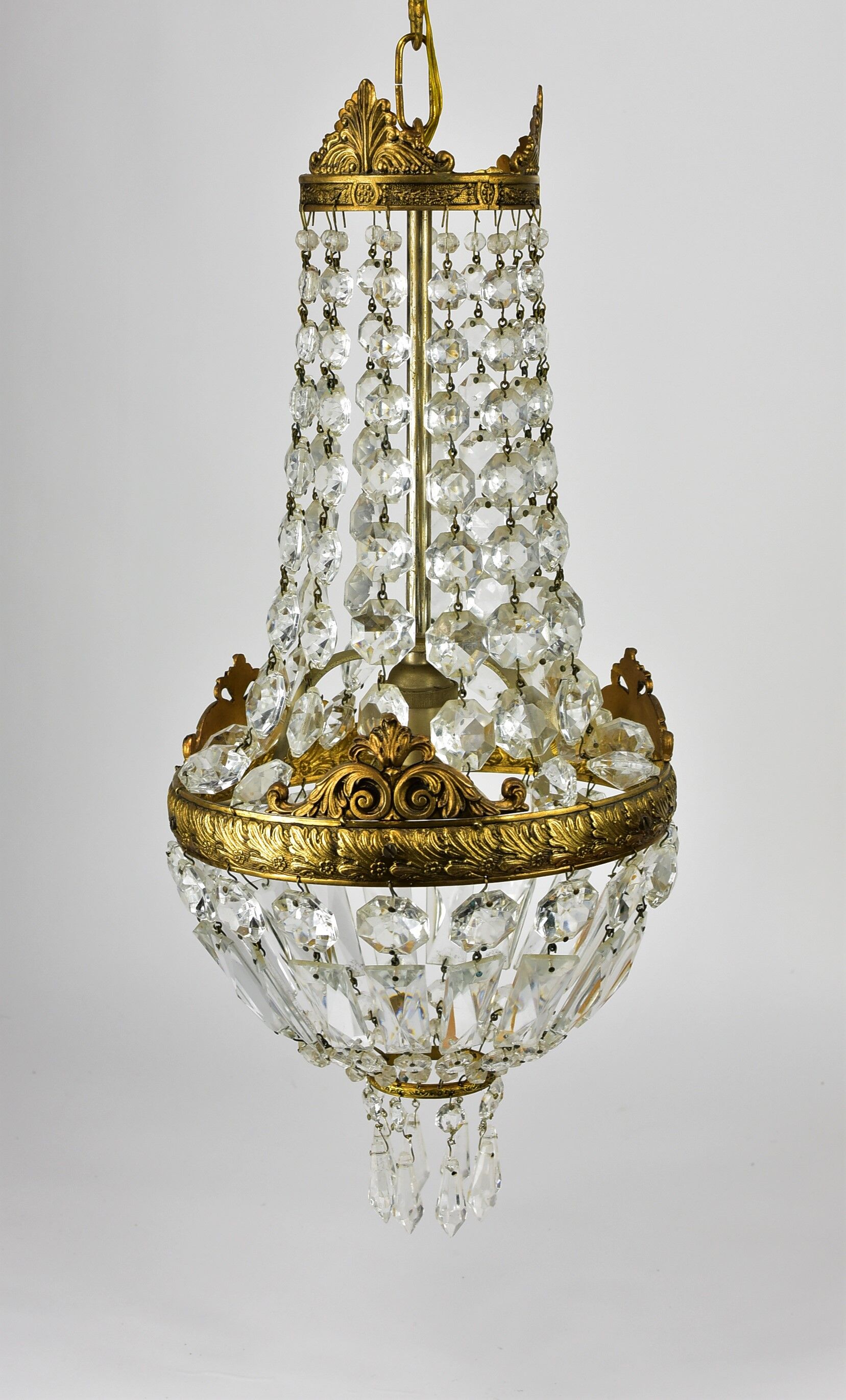 Chandelier vintage brass and glass grapevine