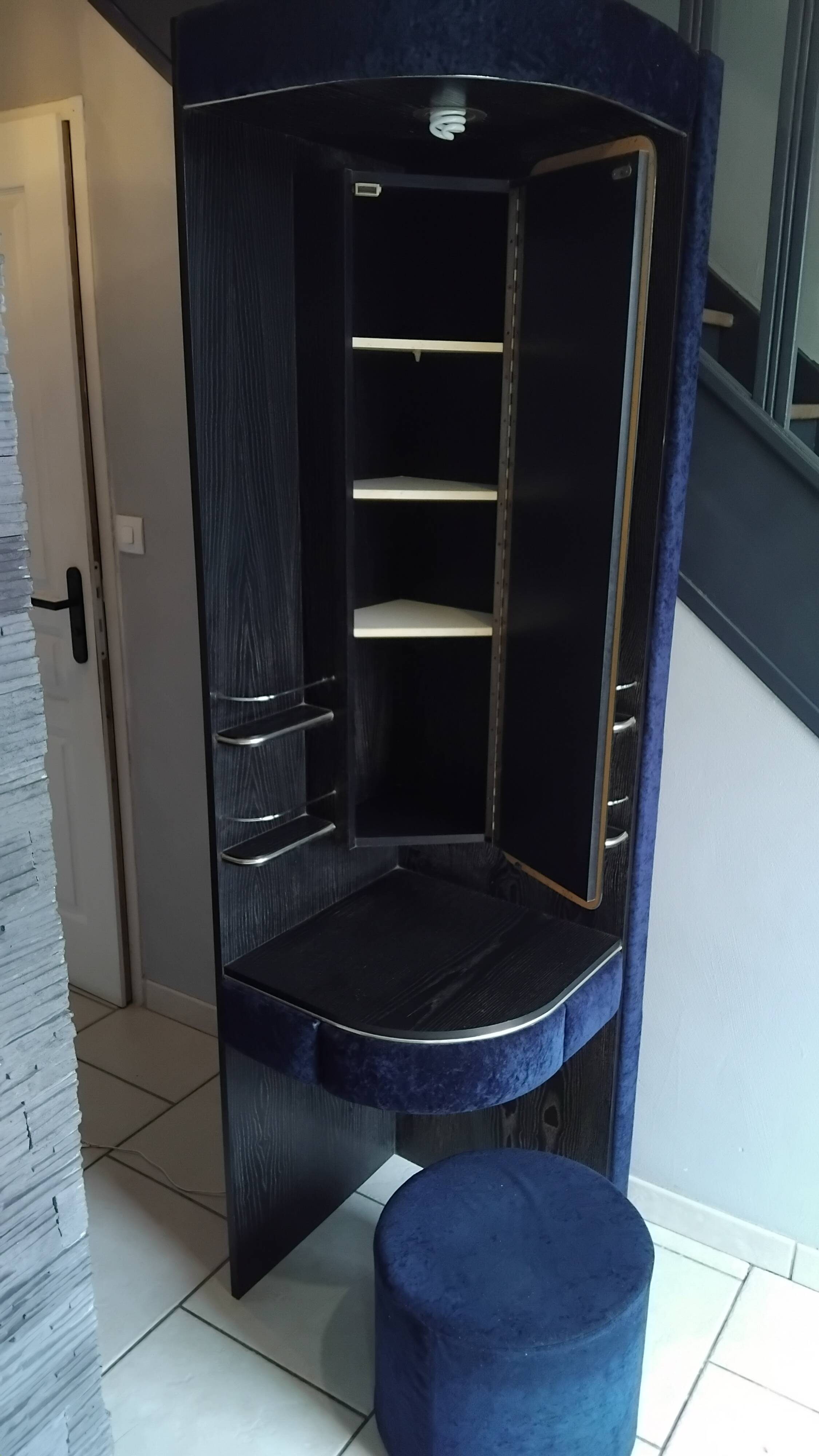 Vintage corner hairdresser from the 70s.