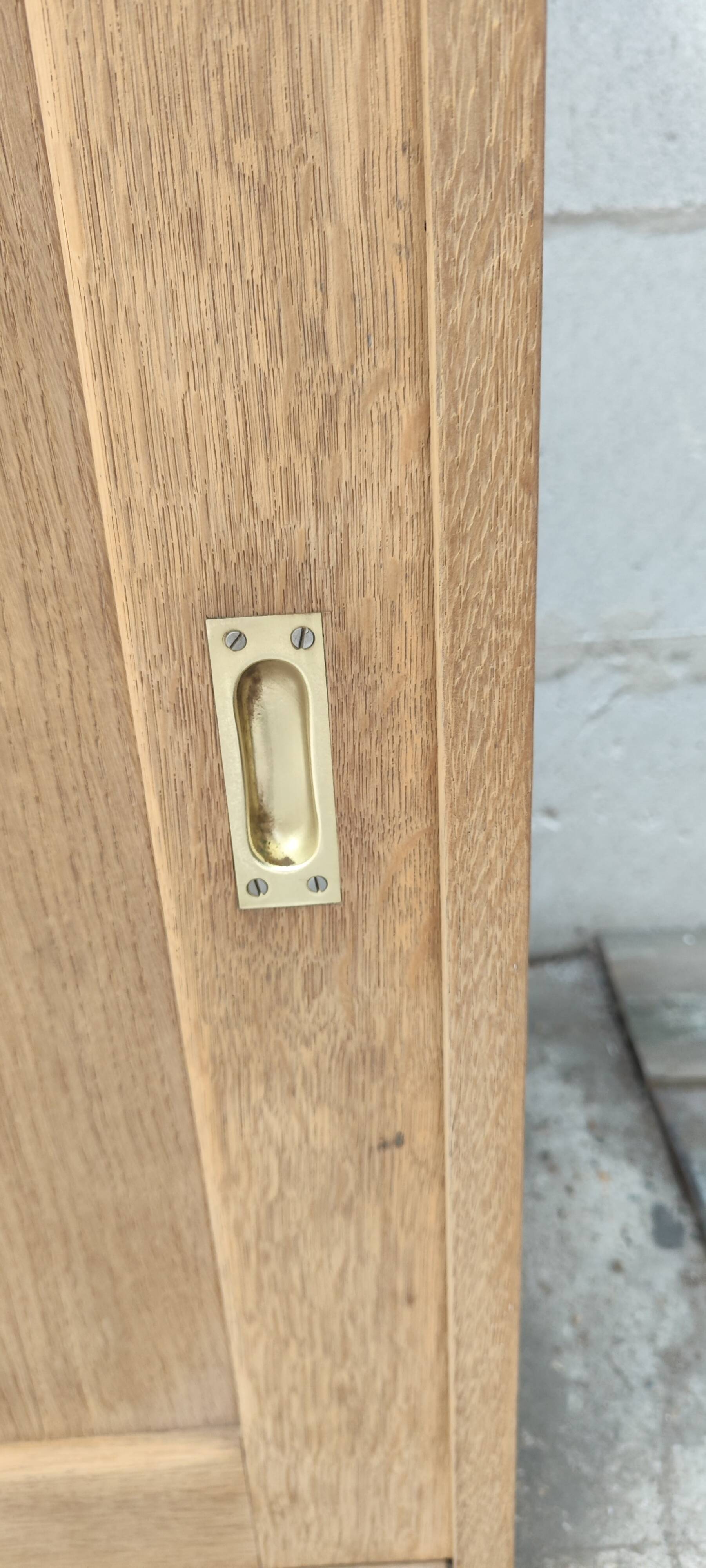 Old rear oak counter unit with two sliding doors