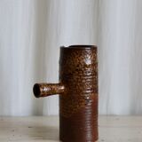 Carafe en grès texturé