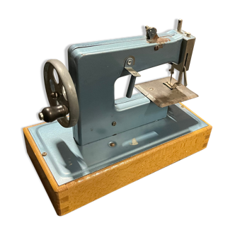 Miniature sewing machine