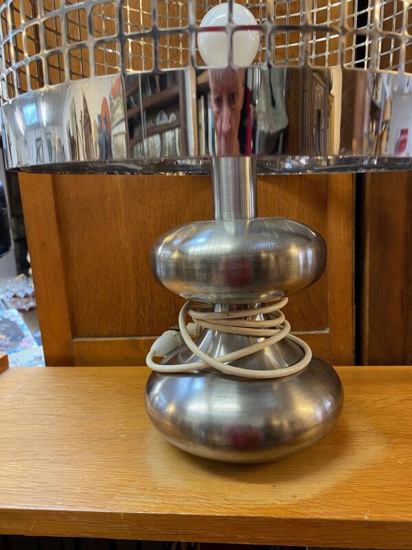 Lampe design metal chrome avec abat jour grillage annees 70 style moderne