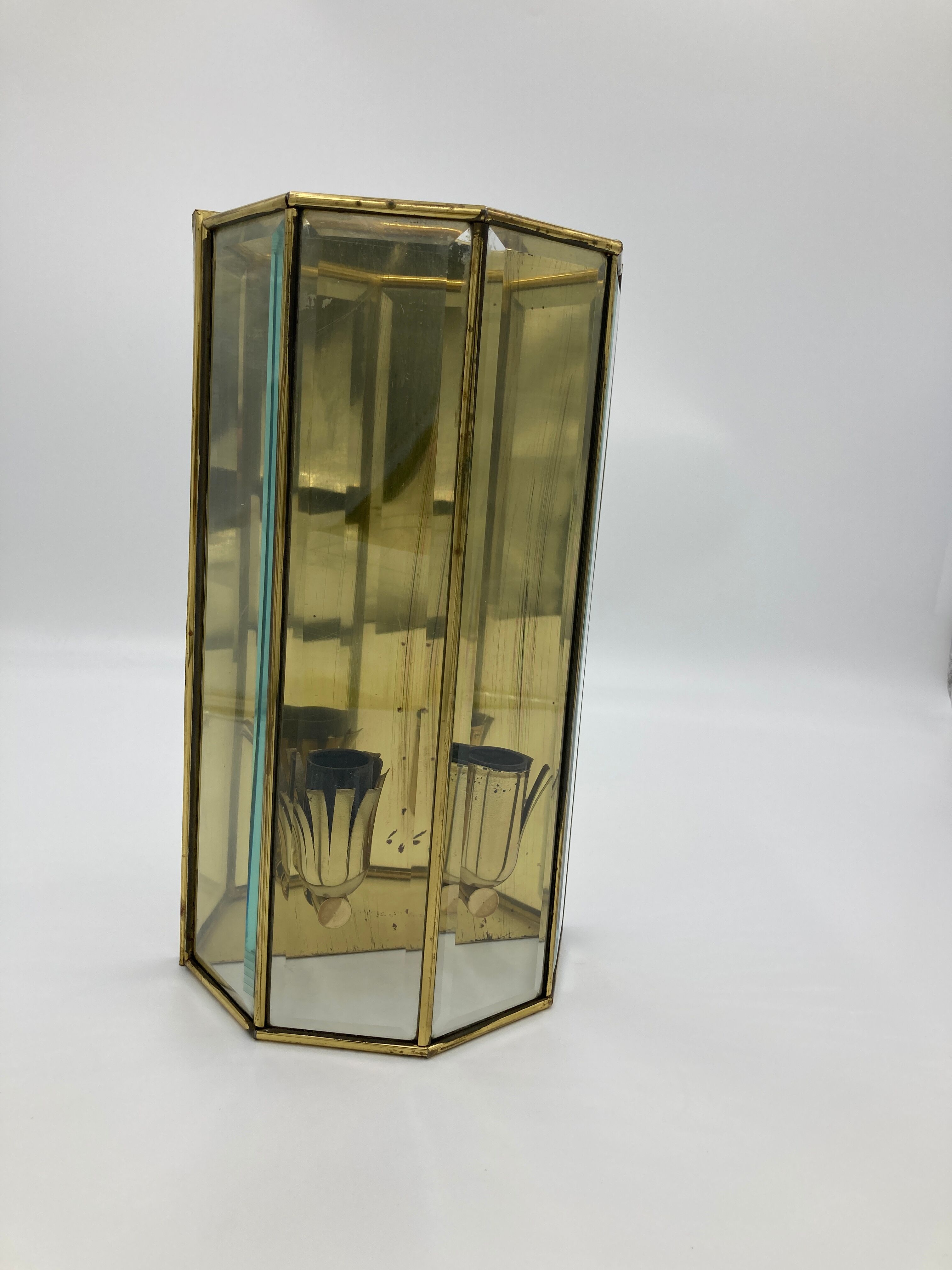 Applies two brass and glass fires