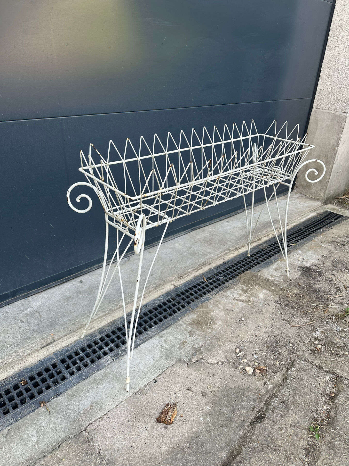 Antique planter