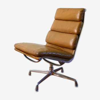 Softpad armchair EA216 by Charles & Ray Eames Herman Miller edition 1970