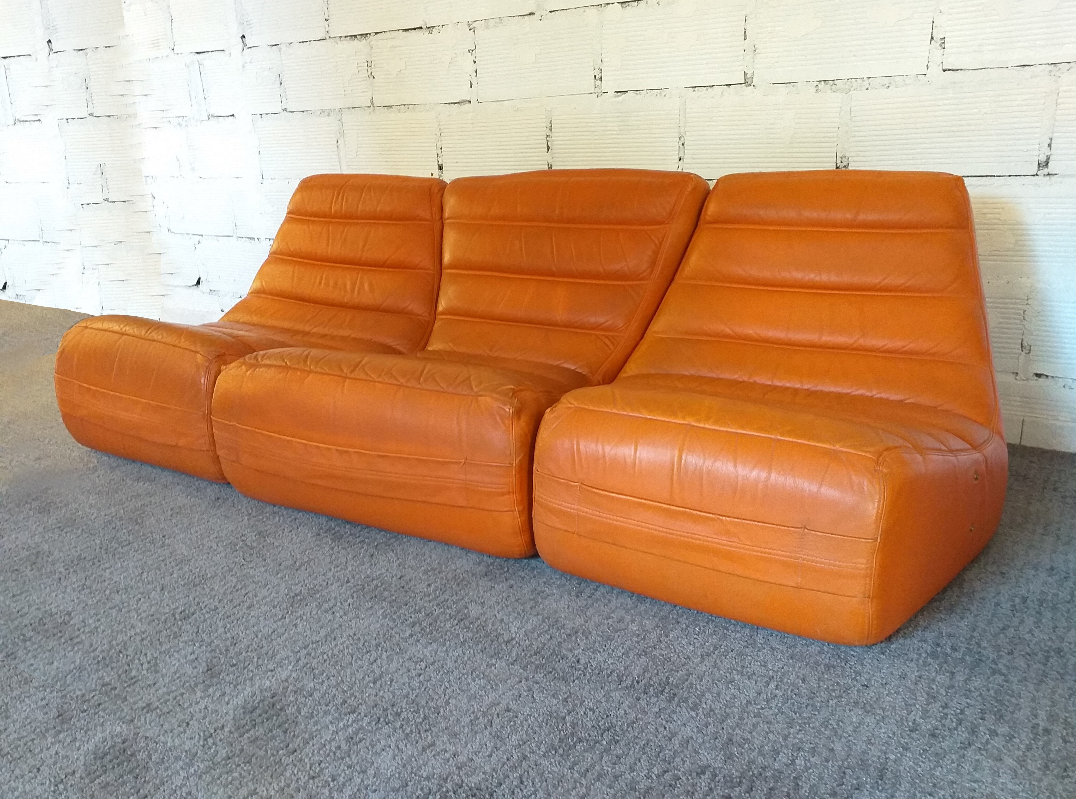 Leather sofa Saparella design Michel Ducaroy 70