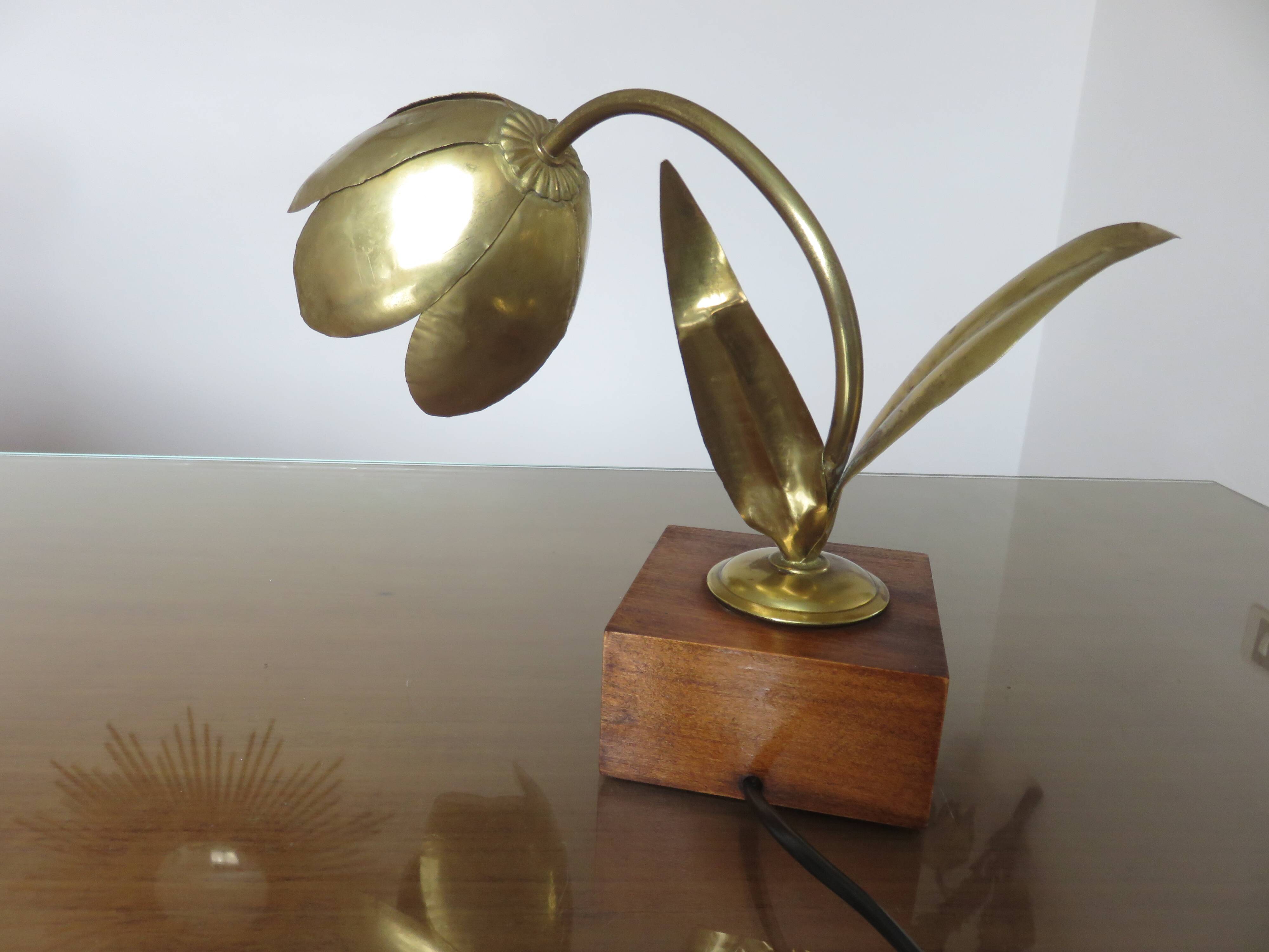 "Flower" lamp in gilded brass and wooden base 1970