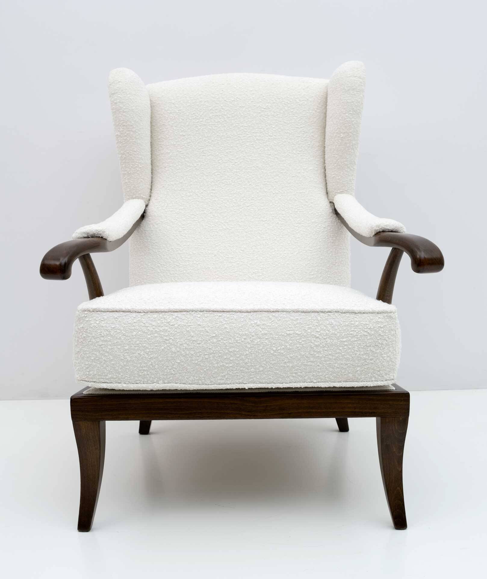 Fauteuil Paolo Buffa style moderne du milieu du siècle, en noyer italien et revêtement bouclé