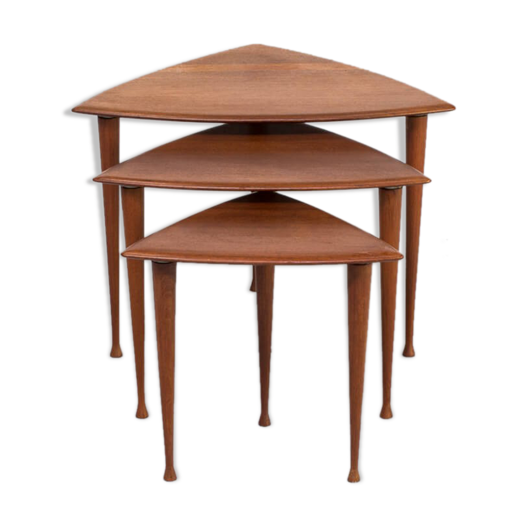 tables-gigognes-triangulaires-en-placage-de-teck-poul-thorsbjerg-jensen