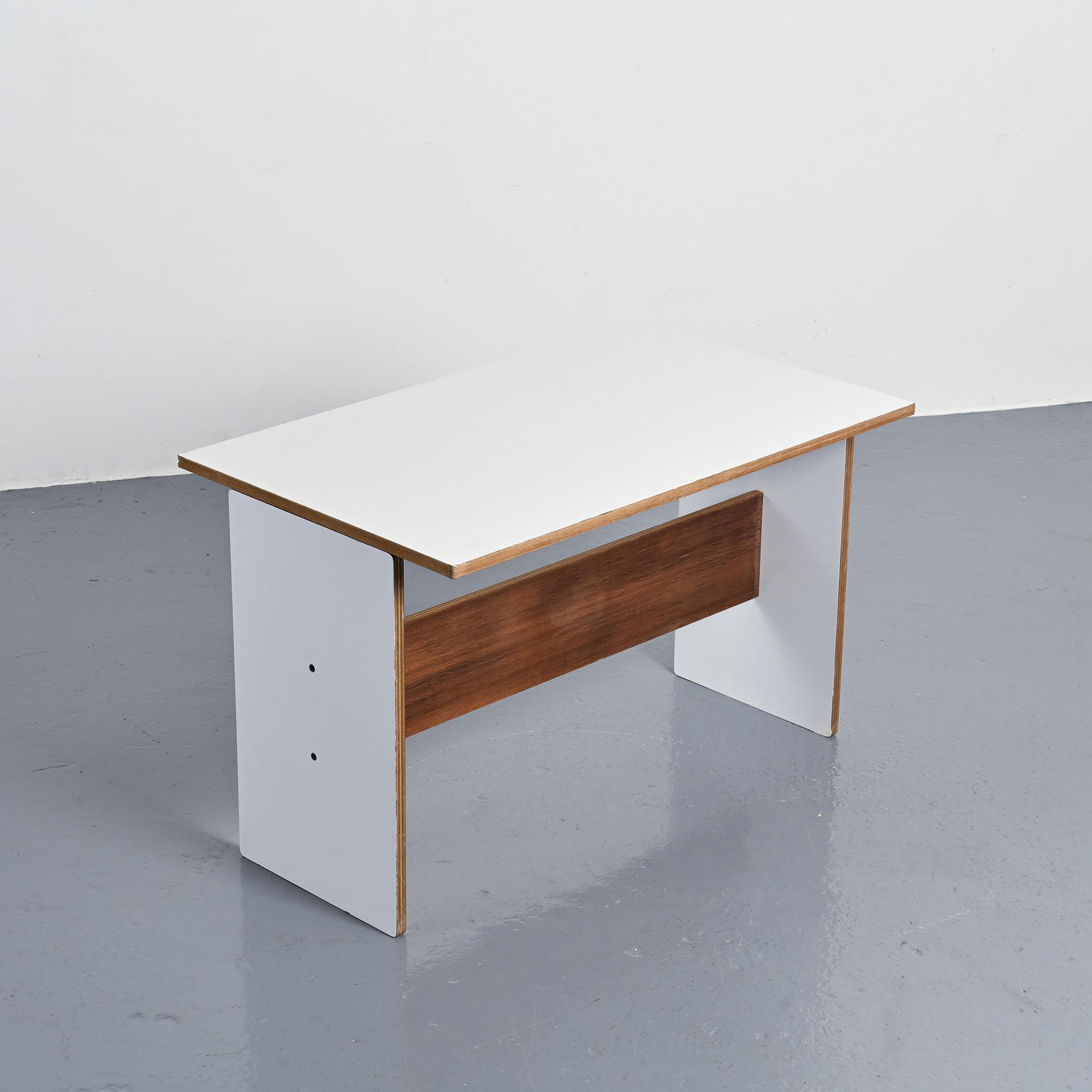 Modular table by Pierre Guariche for La Plagne, circa 1968.