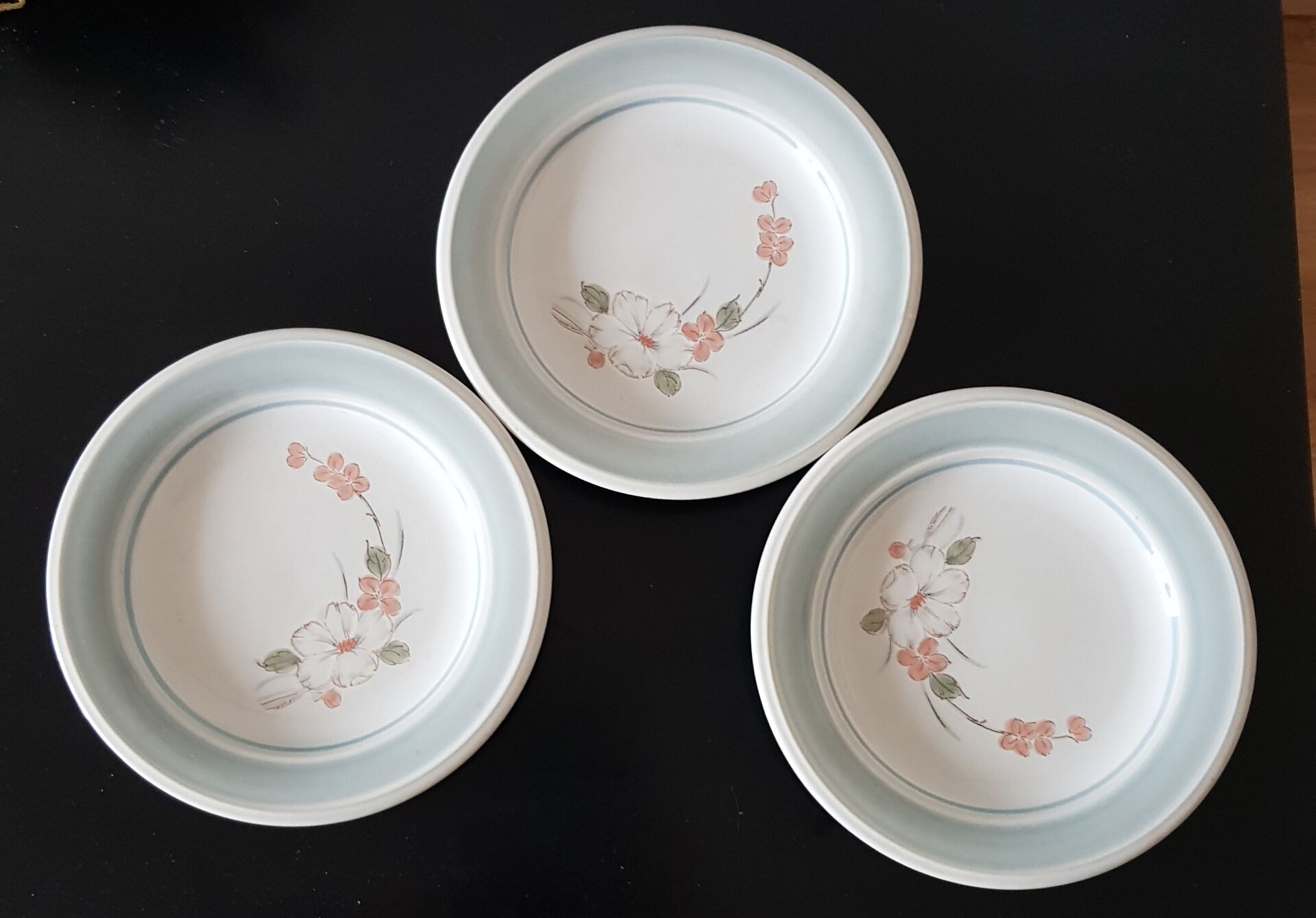 3 dessert plates by Daniele, vintage