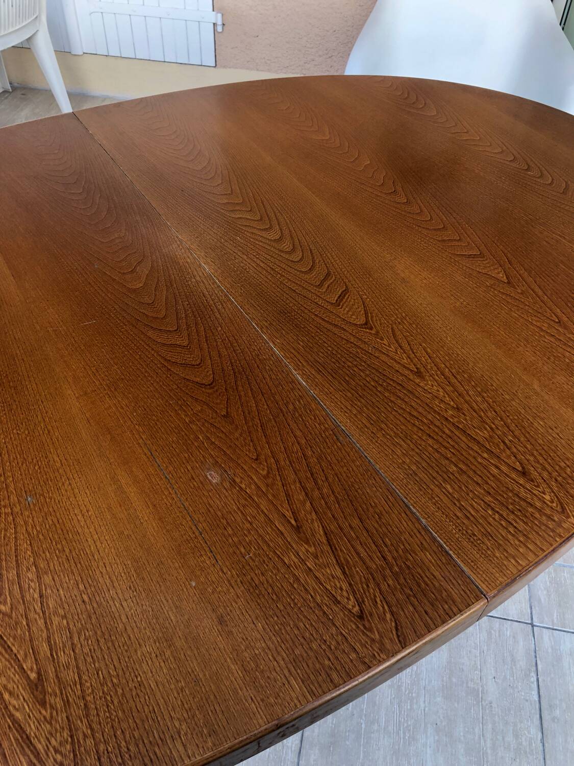 Baumann extendable oval dining table