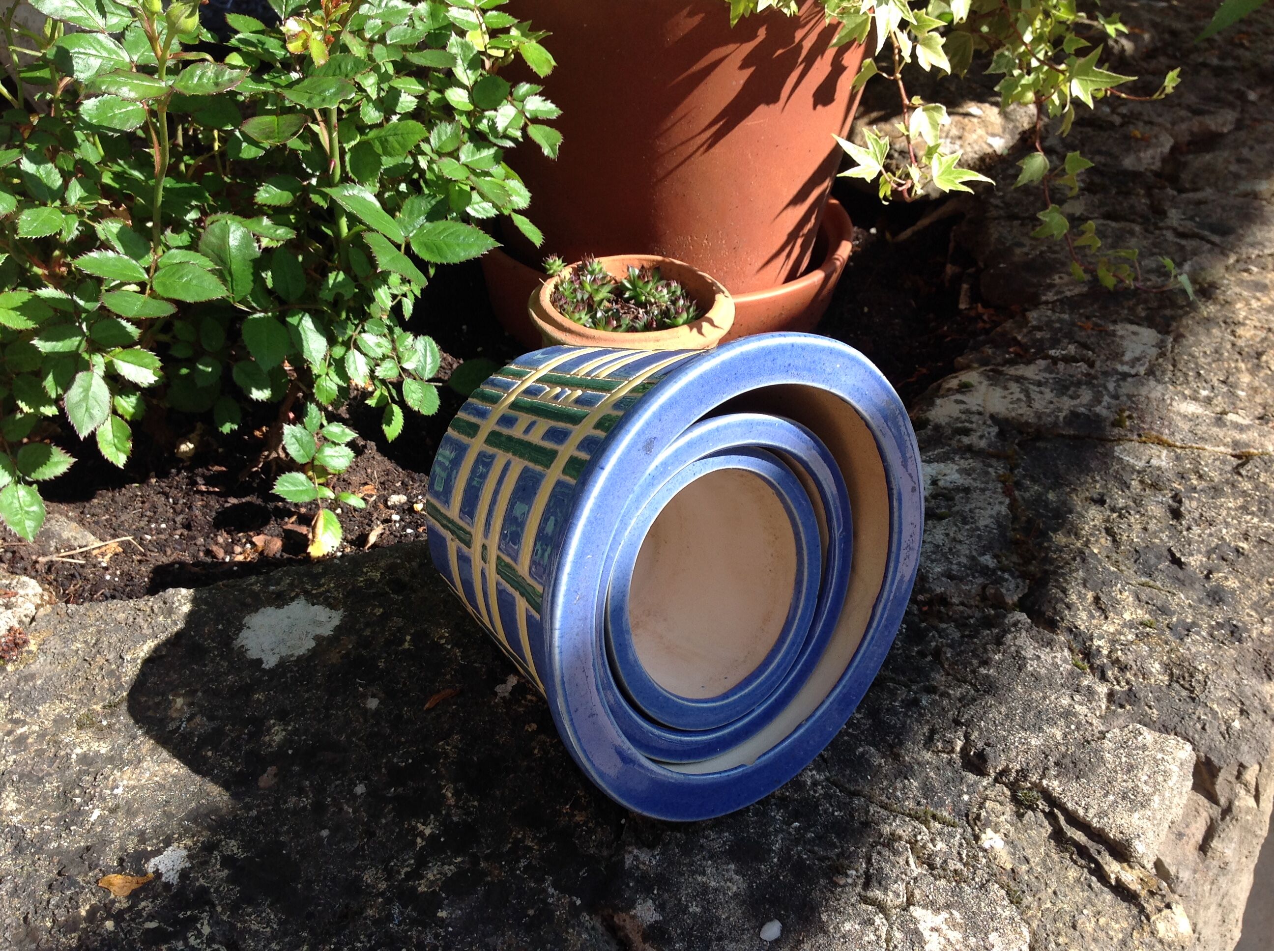 Suite of three cache pots in blue ceramic / vintage 70s-80s