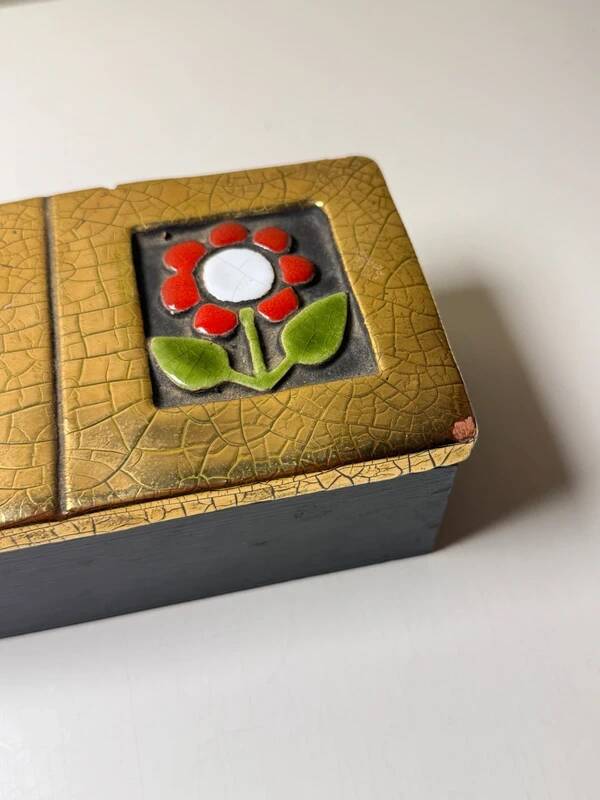 Ceramic box – mithé espelt 1960 – model "three flowers"