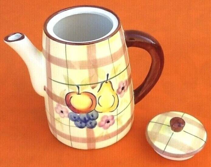 Ceramic coffee maker with fruit decoration