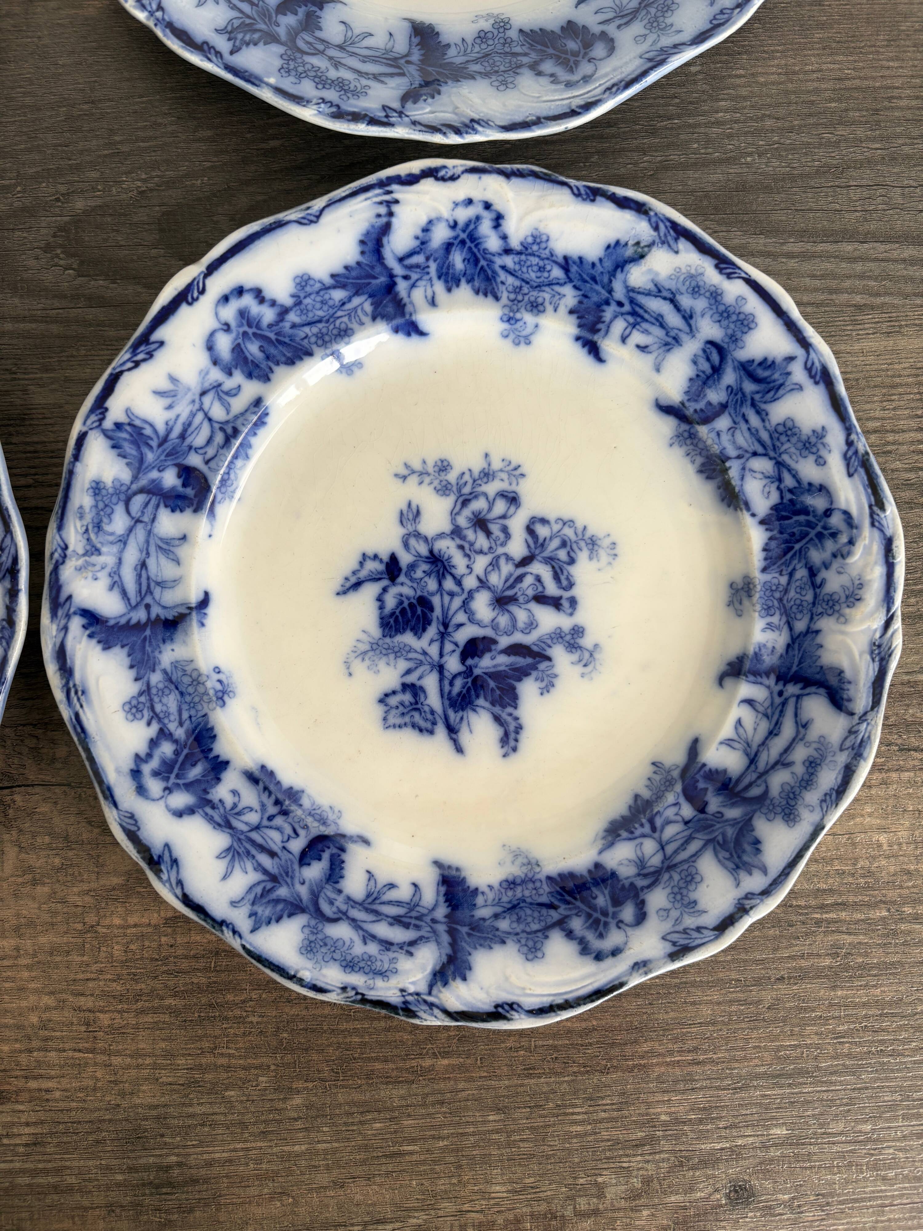 4 assiettes à dessert anciennes Boch Frères Keramis