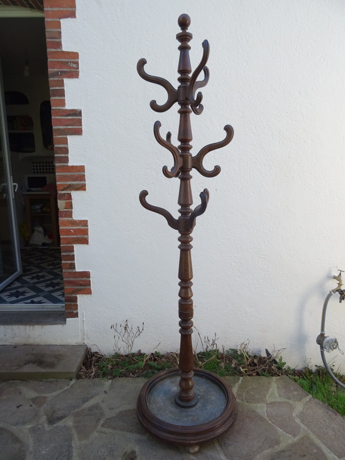 Zinc standing bistro coat door