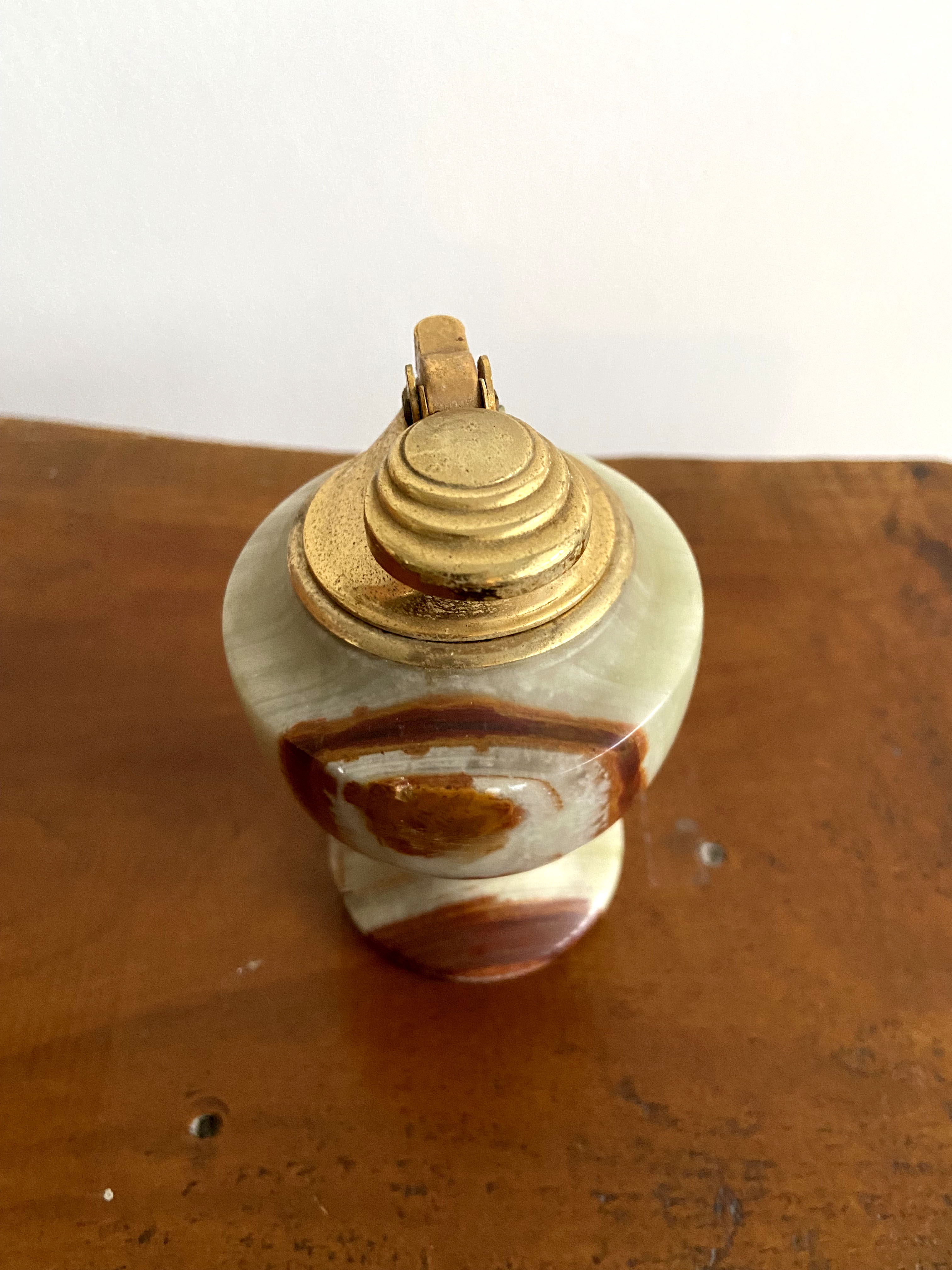 Onyx table lighter