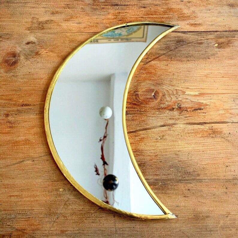 Moon-shaped gilded brass wall mirror, 24x9 cm
