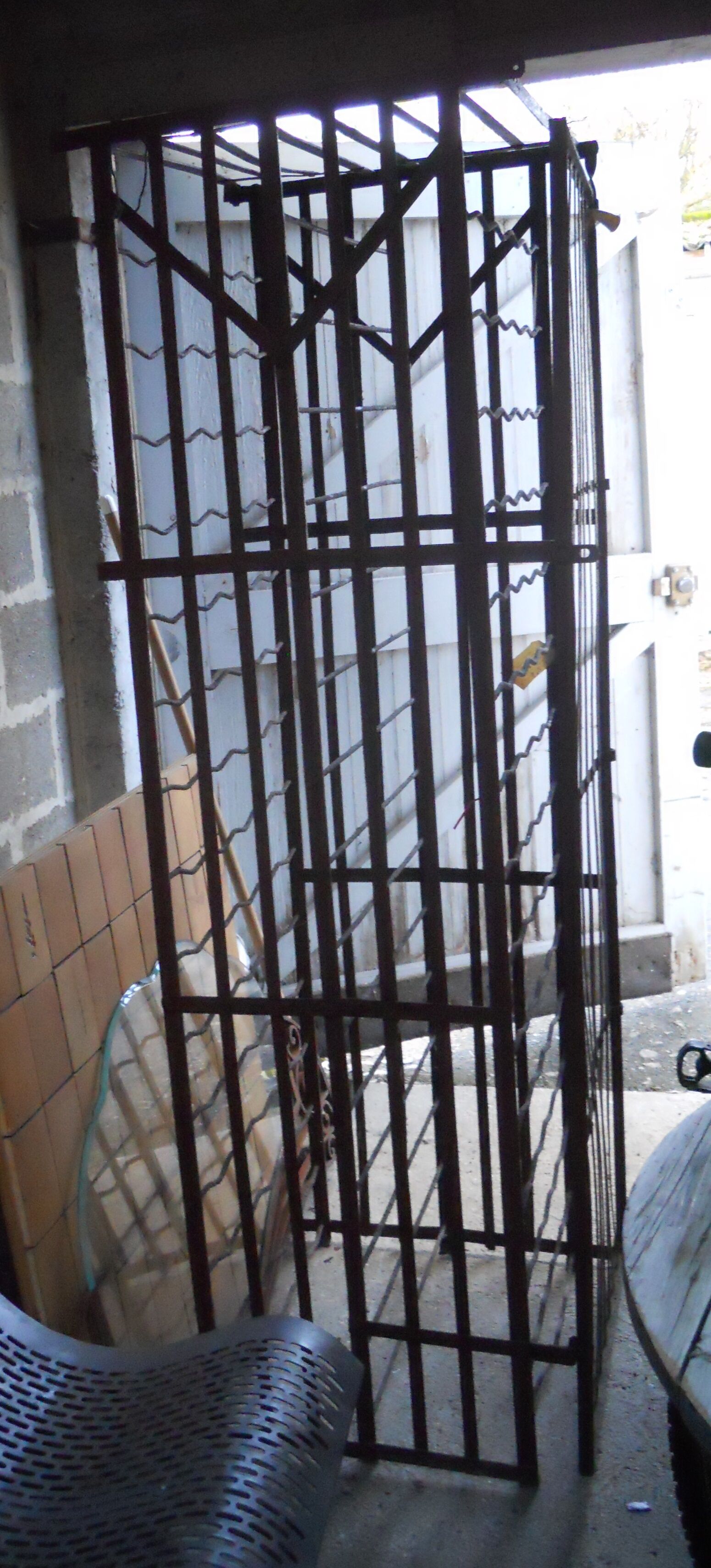 Metal wine cellar model cage