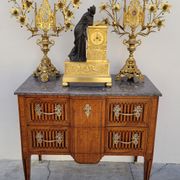 Commode sauteuse Louis XVI en marqueterie 19ème