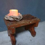 Antique wooden bench, en brun mocca