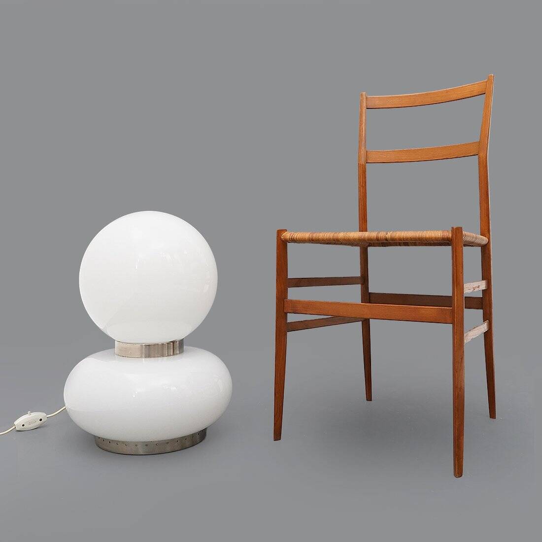 Table lamp with double white glass diffuser, 1970s