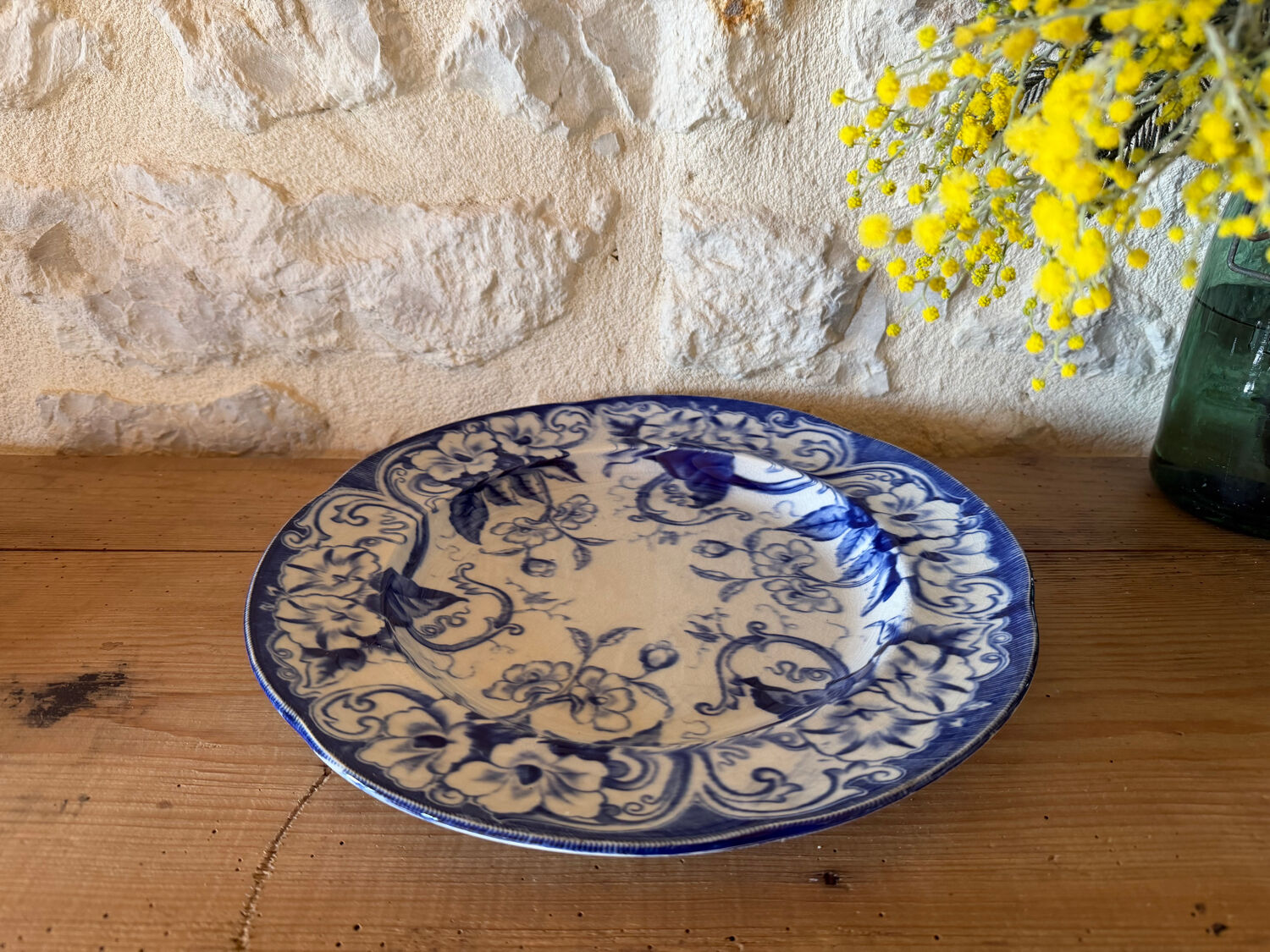 Round plate in ironstone Creil and Montereau model Flora