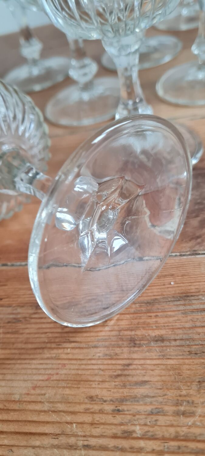 Service de 11 verres à eau en verre ciselé