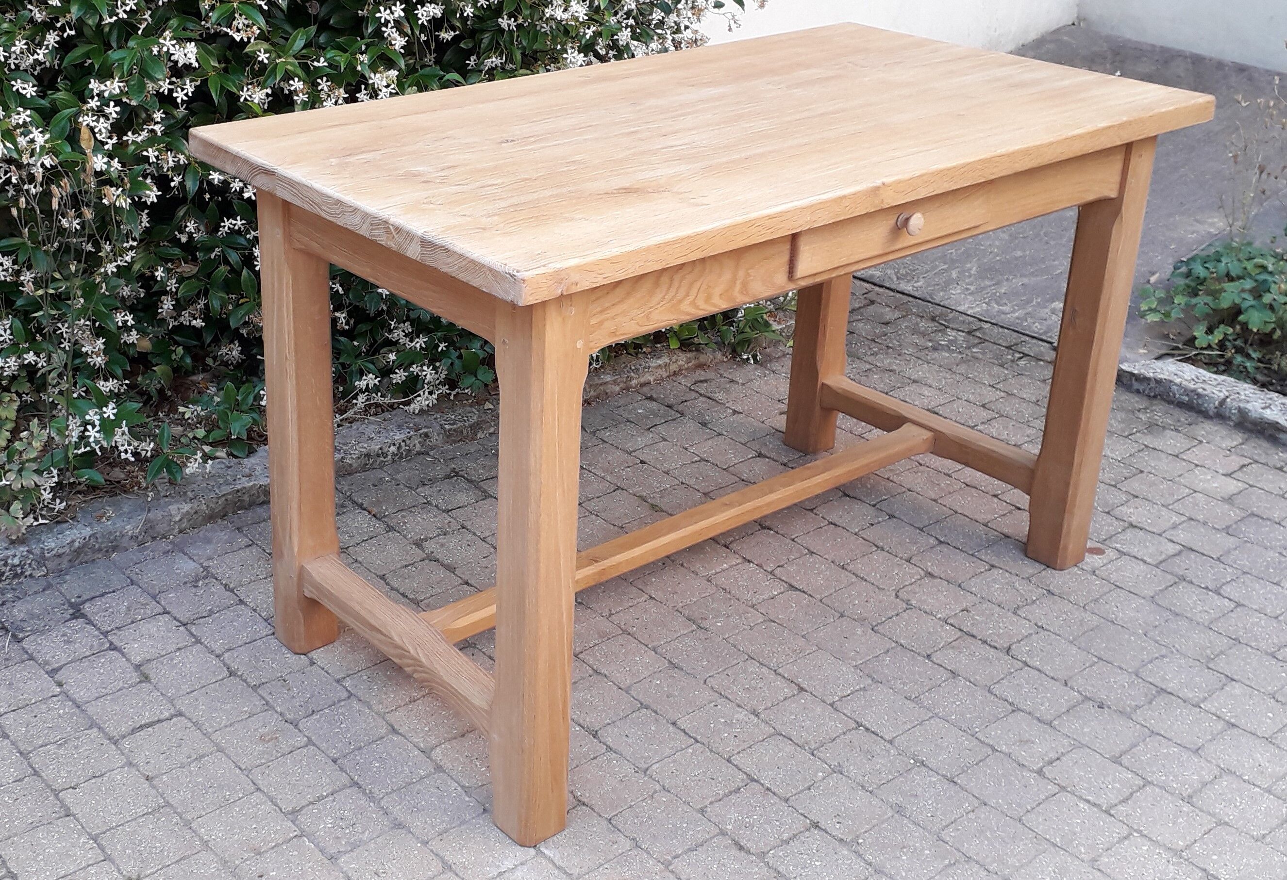 Farm table