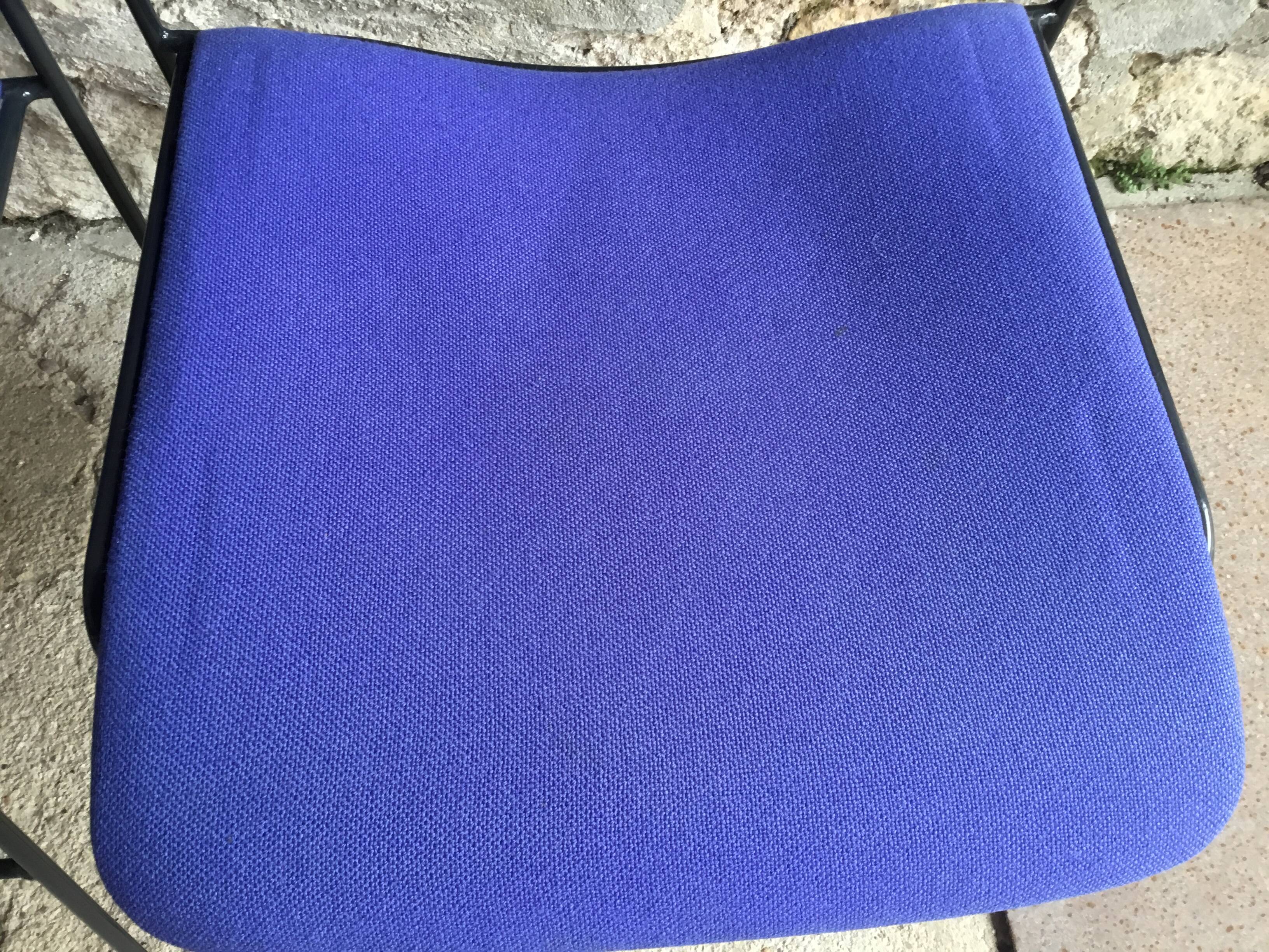 Set of 6 blue Howe 40/4 stacking chairs by David Rowland