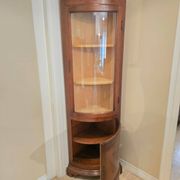Vitrine d’encoignure ancienne en bois marqueté — Travail début XXe