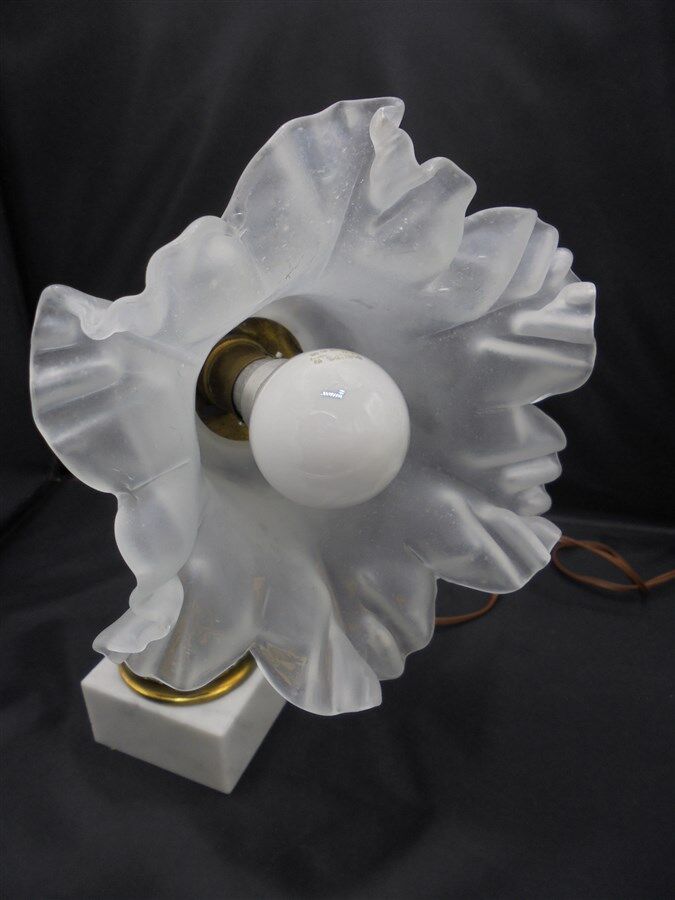 Opaline flower lamp