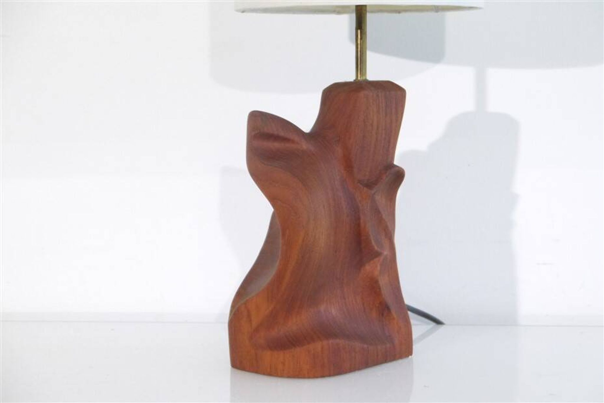 Lampe scandinave en teck monoxyle 1960