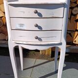 Small patinated vintage chest of drawers/bedside table