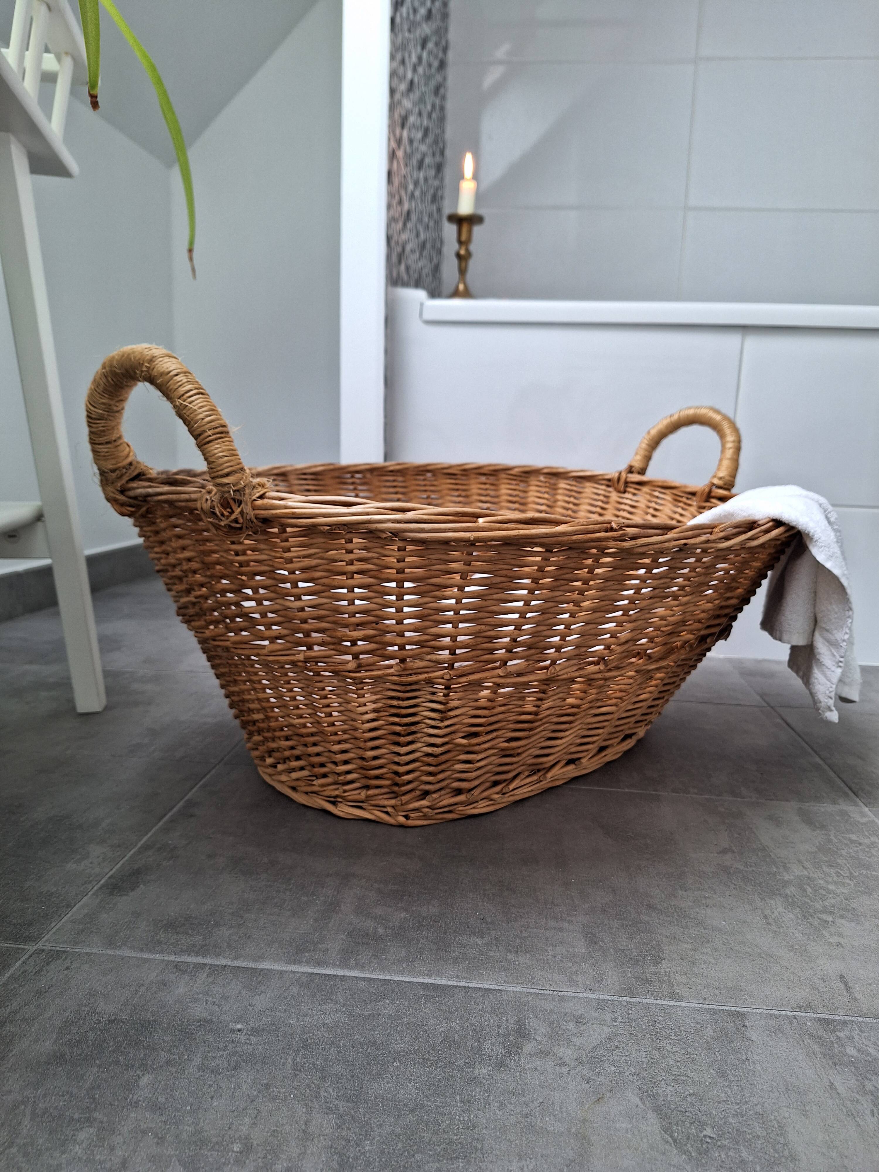 Wicker basket / basket