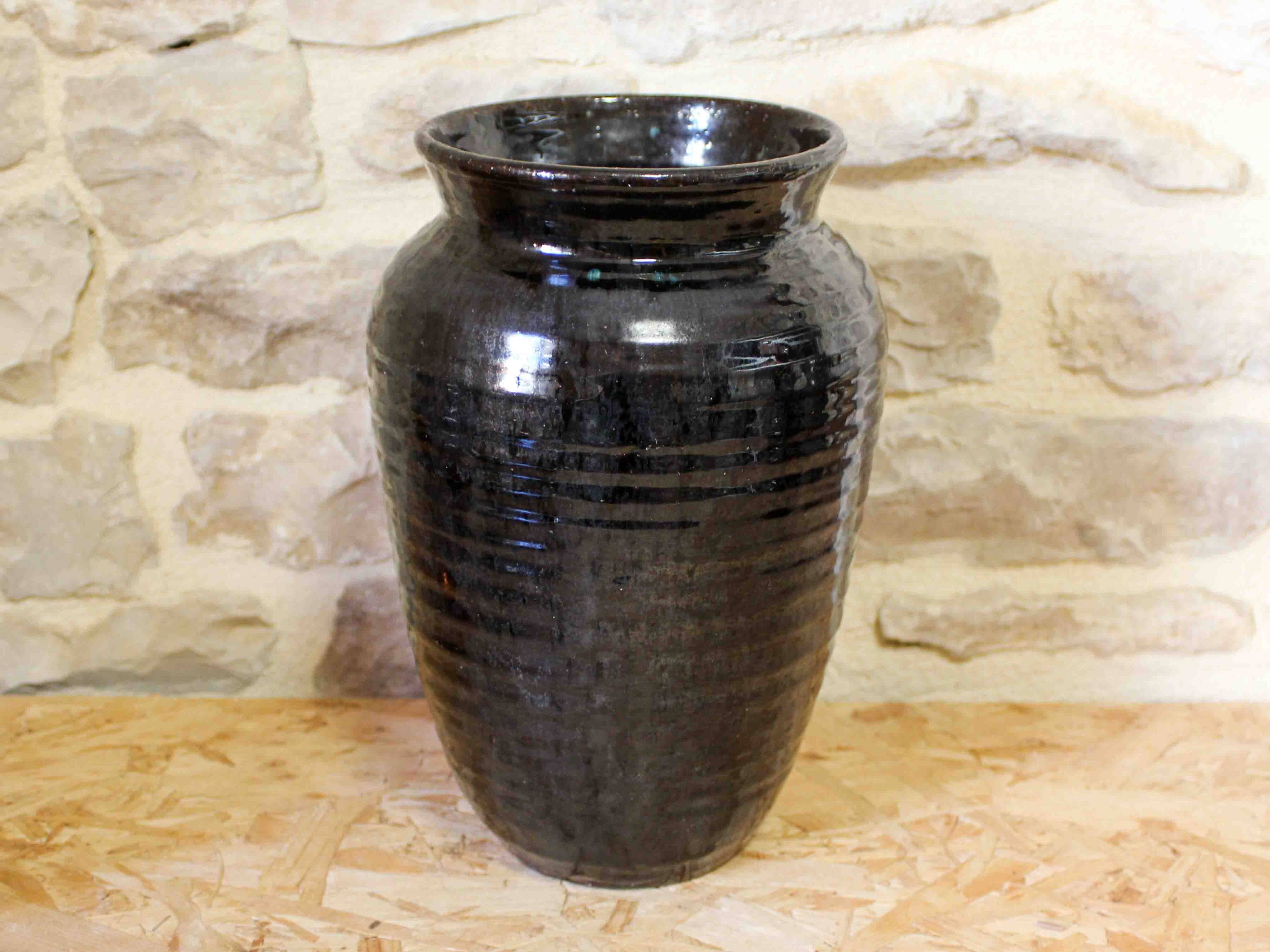 Accolay ceramic vase