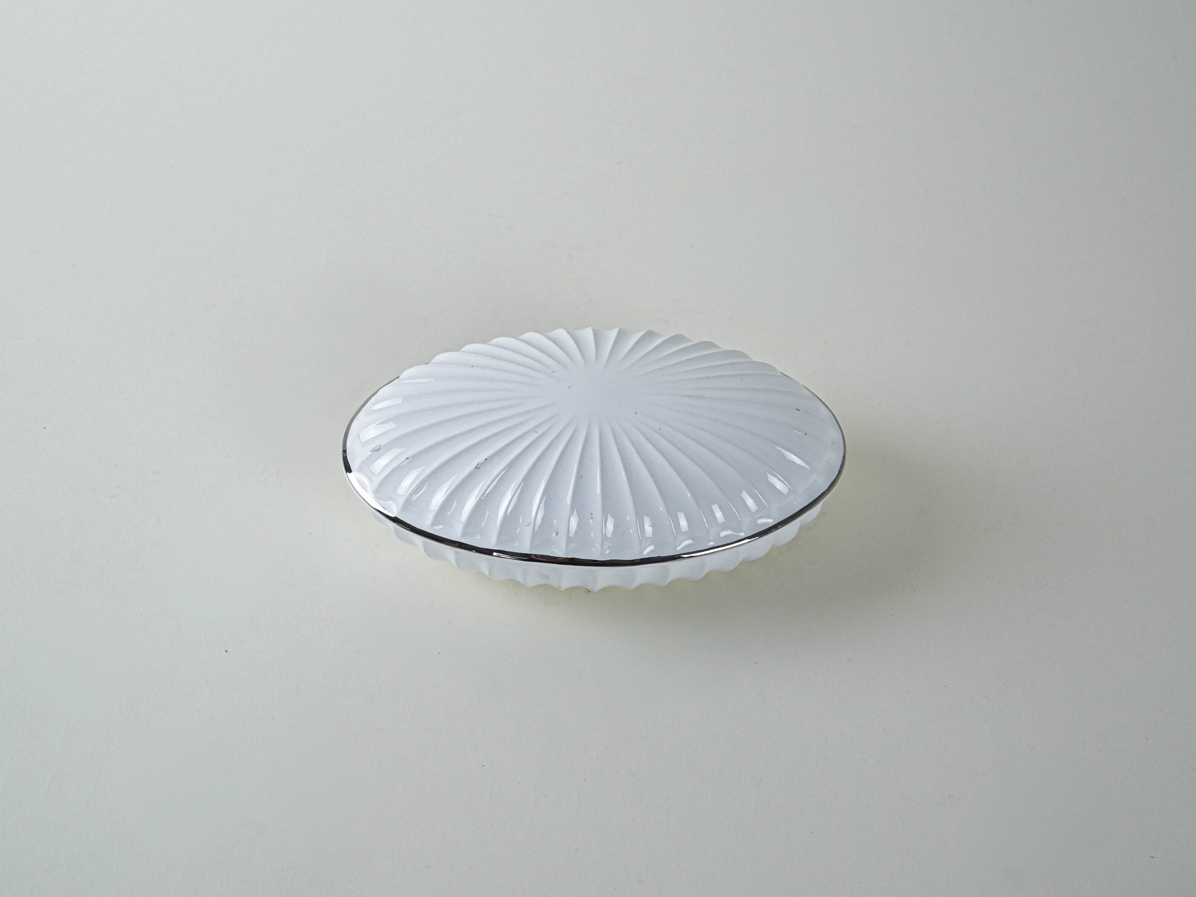 Porcelain seashell box, Italian design, 1970s, production: Italy
