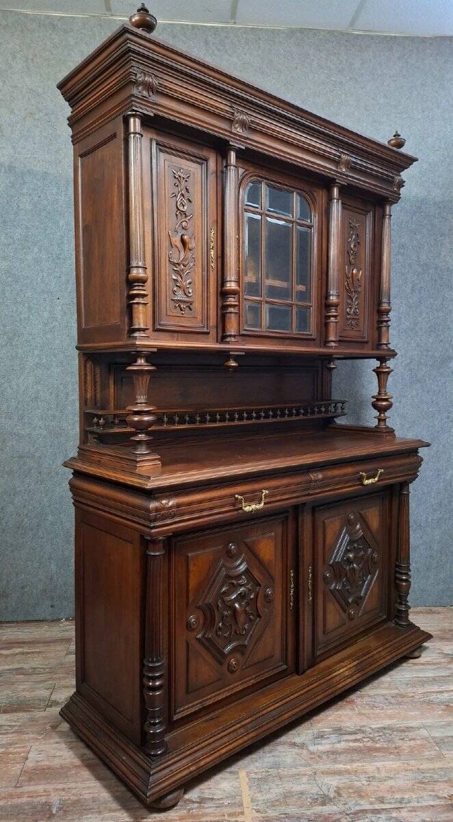 Buffet deux corps richement sculpté – Style Henri II en noyer