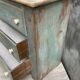 Commode en bois patinée