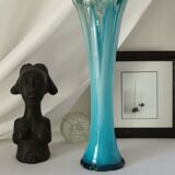 Vase bleu en verre soufflé vintage