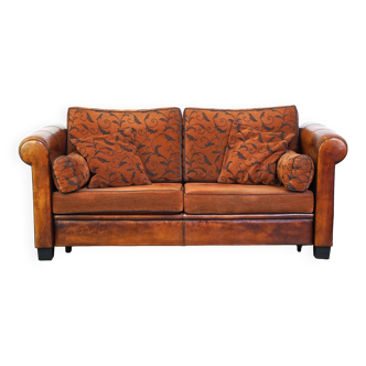 Luxurious 2.5-seater sheep leather sofa with fabric cushions in English style