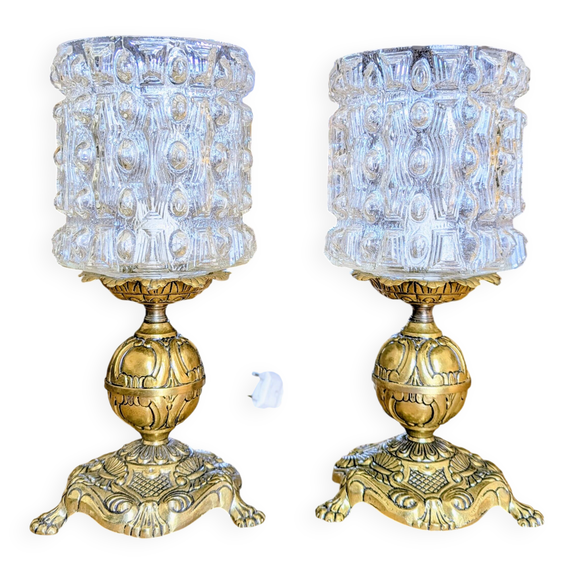 Pair of table lamps with globes (L-0182)