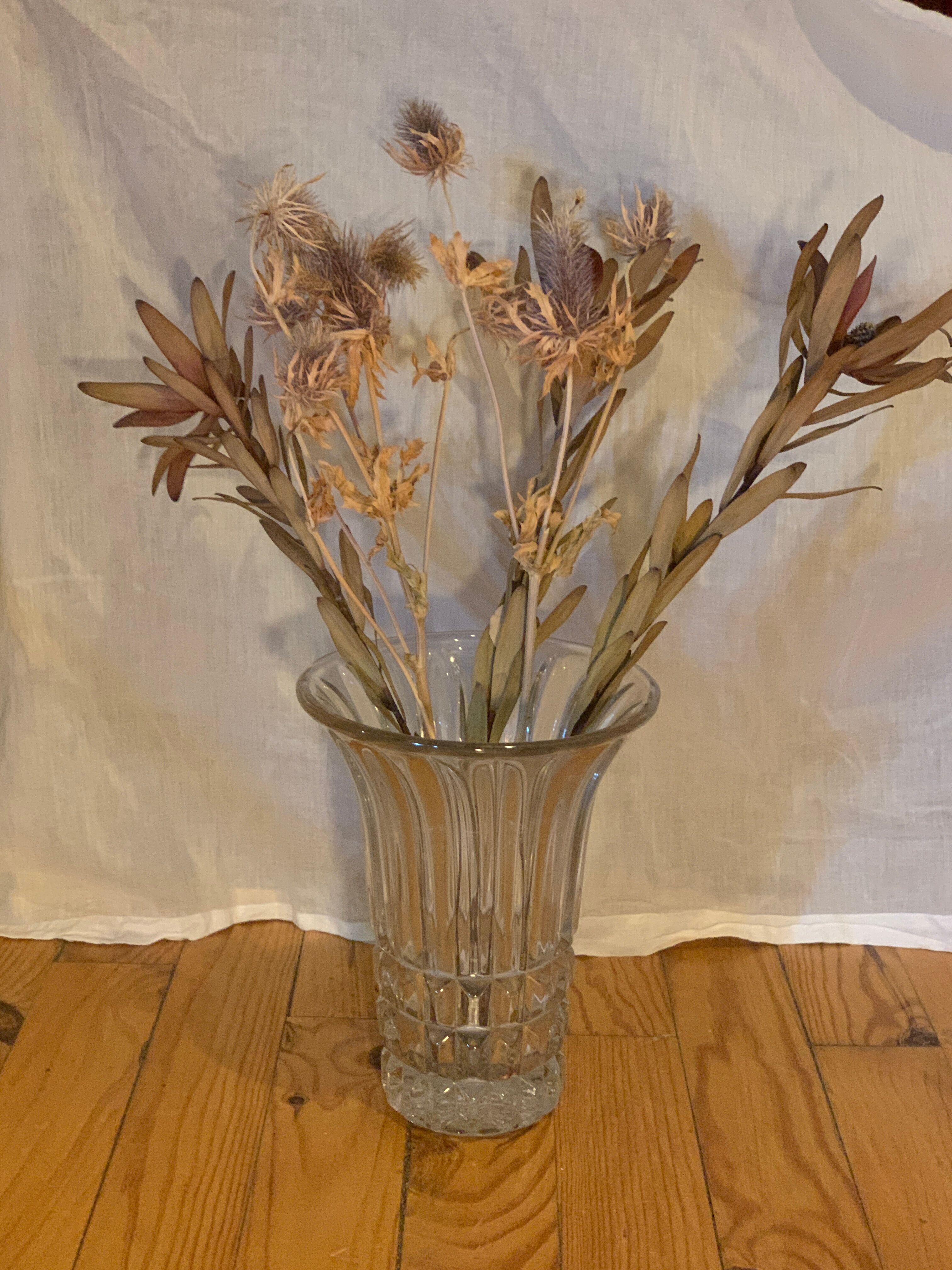 Tulip-shaped crystal vase