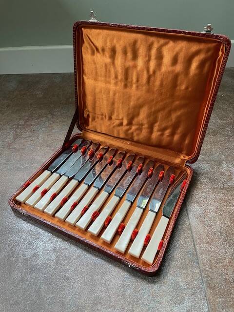 VINTAGE BOX OF 12 KNIVES from the 1950s-60s